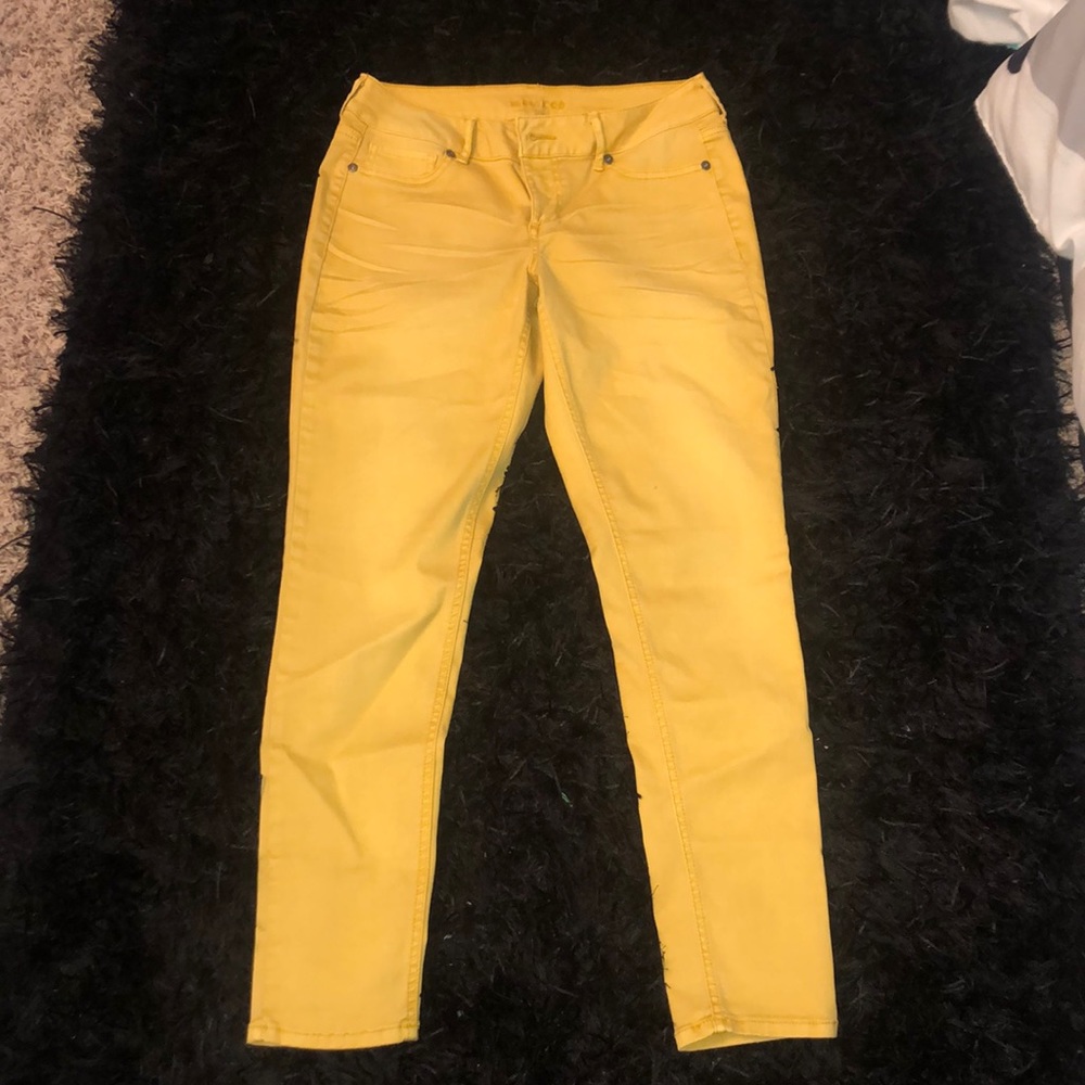 Yellow skinny jeans